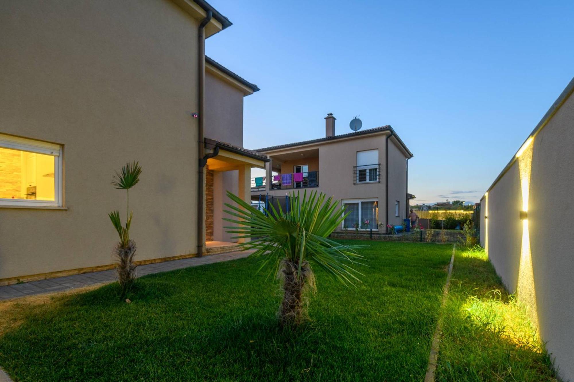 Villa Brionika Mit Pool Воднян Экстерьер фото