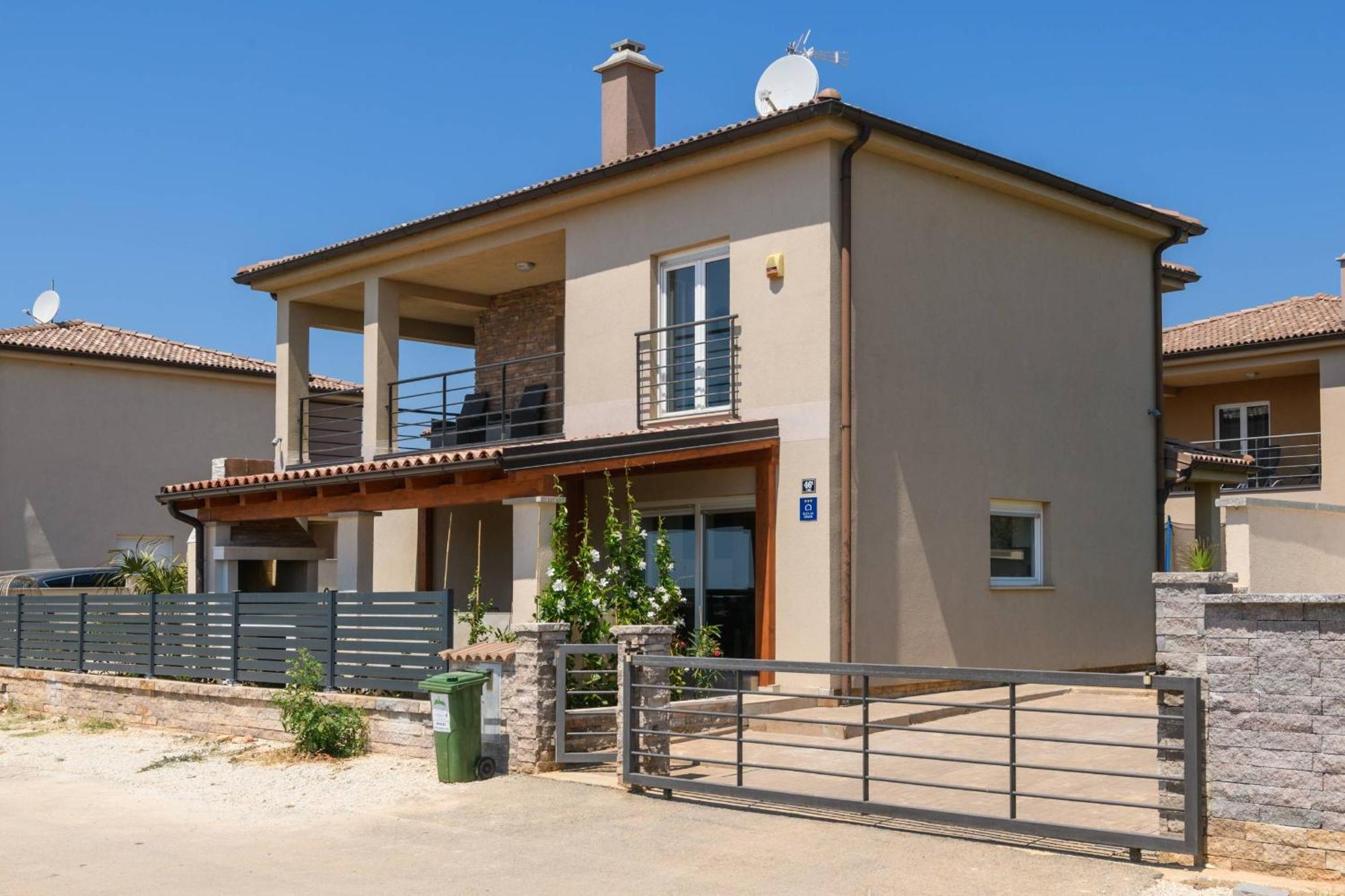 Villa Brionika Mit Pool Воднян Экстерьер фото