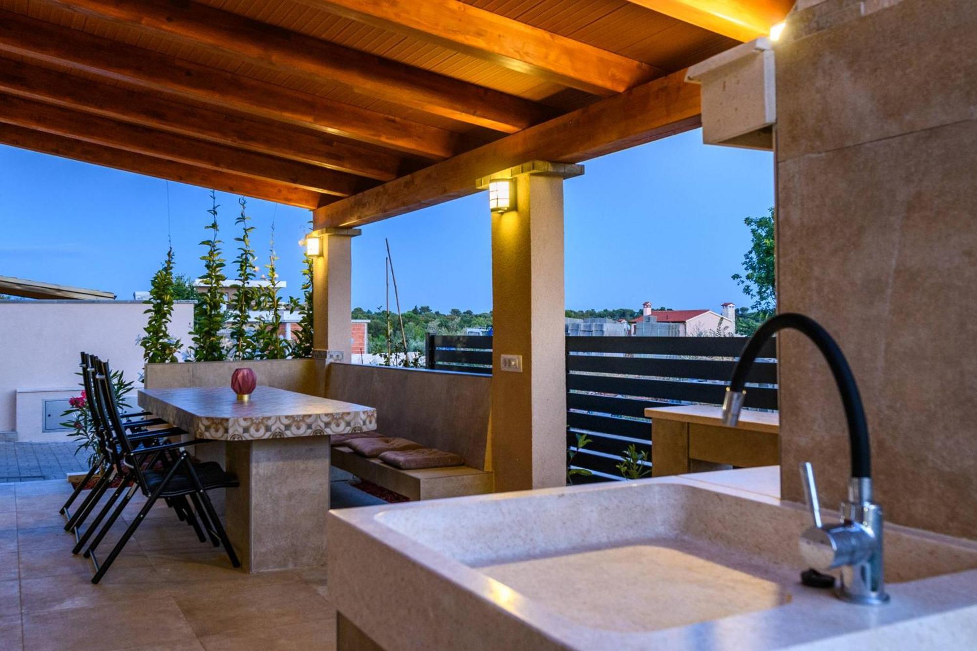 Villa Brionika Mit Pool Воднян Экстерьер фото